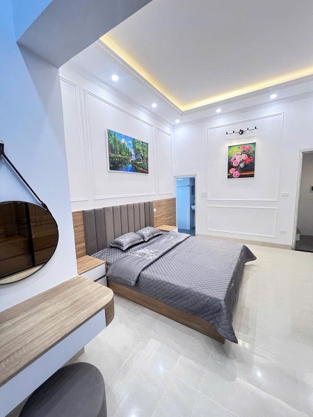 Siêu Phẩm Phố Thịnh Hào 2, Đống Đa 30m ra Phố, 5 Tầng, 35m2, MT 4.3m, 9.3 Tỷ.