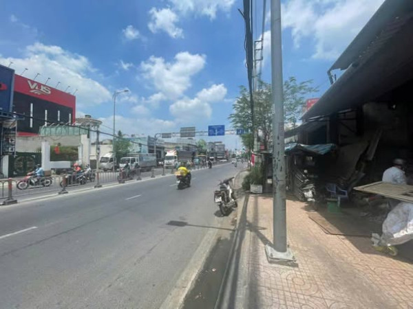 Bán nhà mặt tiền 4,3x27m giá 10,7 tỷ TL, Mặt tiền Nguyễn Ảnh Thủ, Quận 12