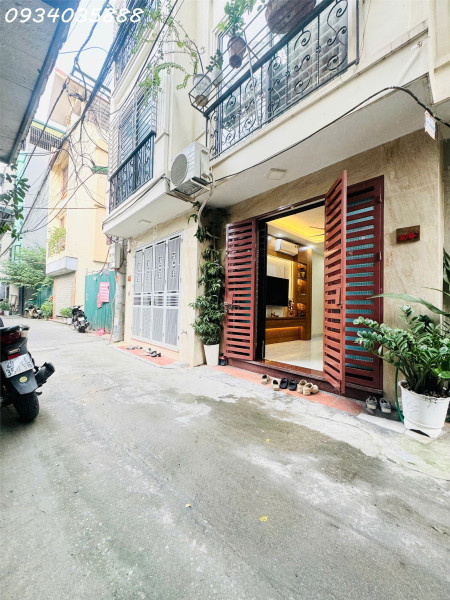 Bán nhà mới Phố Trạm – 31m² – 7 tầng thang máy – ô tô vào nhà – Long Biên