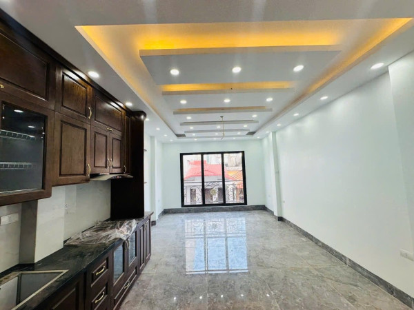 Siêu phẩm phân lô Hoàng Quốc Việt 6 tầng thang máy , ô tô tránh , 18.8 tỷ.