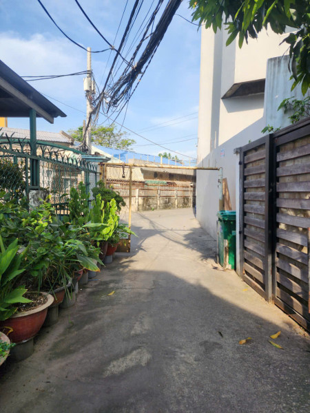 Cần bán nhà phố Q7 sổ riêng giá thấp