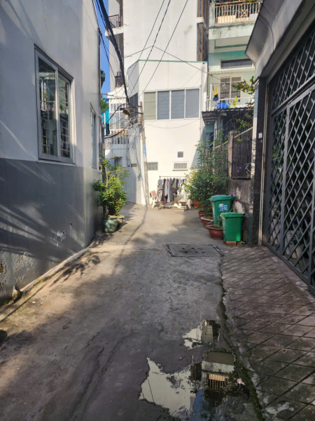 Cần bán nhà phố Q7 sổ riêng giá thấp