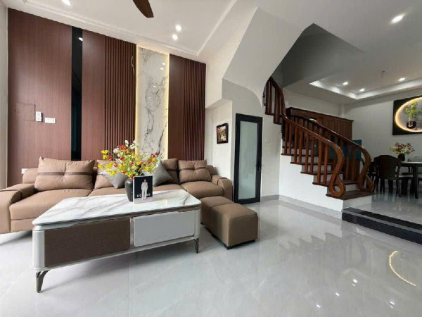 NHÀ ĐẸP THƯỢNG CÁT, Ô TÔ ĐỖ CỬA, CẠNH CHỢ, PHÒNG KHÁM 30 M2 GIÁ 6,2 TỶ.