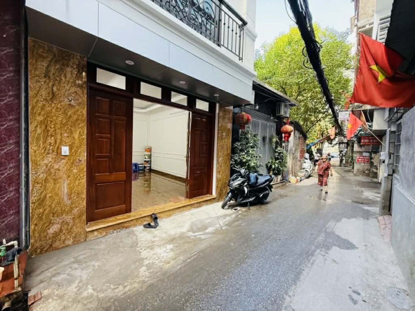 Siêu đẹp, 5 tầng thang máy nhập, mặt ngõ thông + kinh doanh, ô ngủ trong nhà