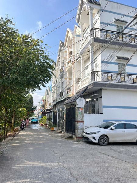 Nhà Mới Xây - Đẹp Hiện Đại tại Xã Mỹ Hạnh Nam, Huyện Đức Hòa, Long An giá 3tỷ250triệu