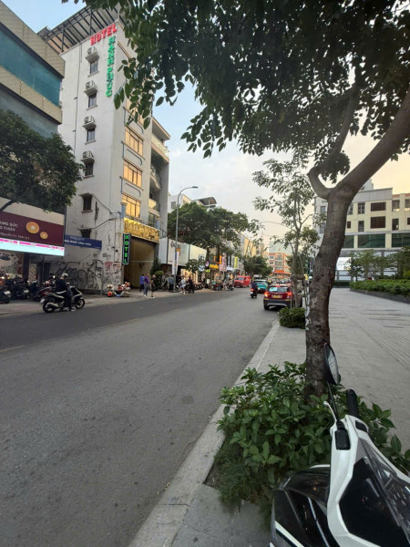 BÁN NHÀ MẶT TIỀN NGUYỄN TRÃI -- QUẬN 1