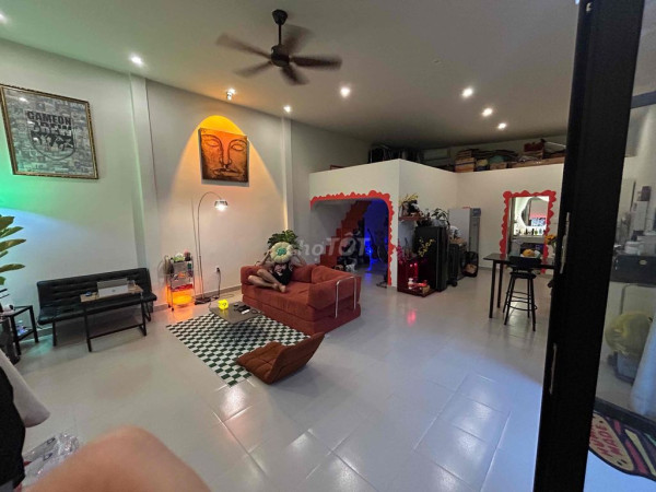 Chính chủ bán nhà mặt tiền đường CMT8, TP Thủ Dầu Một, khu sầm uất, tiện kinh doanh