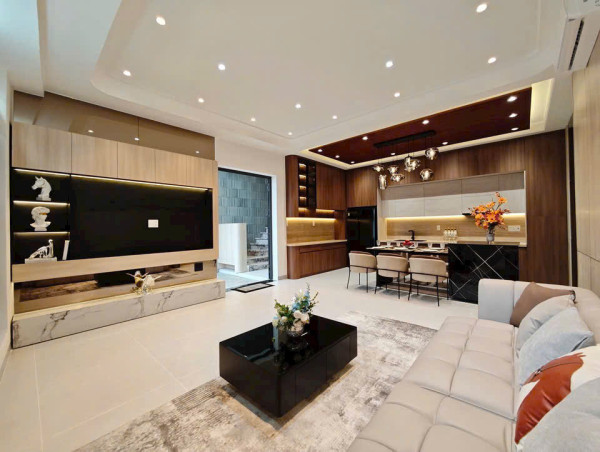 NHÀ QUẬN 7 - NGANG 8M - SÂN THƯỢNG VIEW TRIỆU ĐÔ