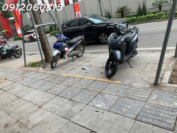 KHOẢNG LẶNG ĐẾ VƯƠNG BÊN BỜ HOÀNG CẦU DI SẢN
