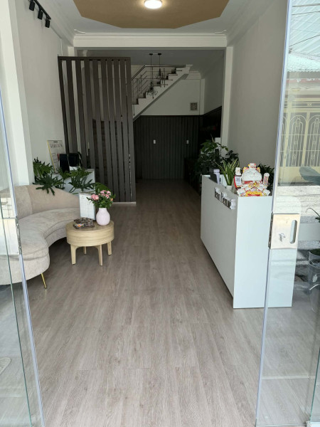 MÌNH CÓ NHÀ 2 TẦNG MUỐN SANG NHƯỢNG CHO BẠN LÀM CHĂM SÓC DA CƠ BẢN NAIL MI TẠI NGUYỄN
