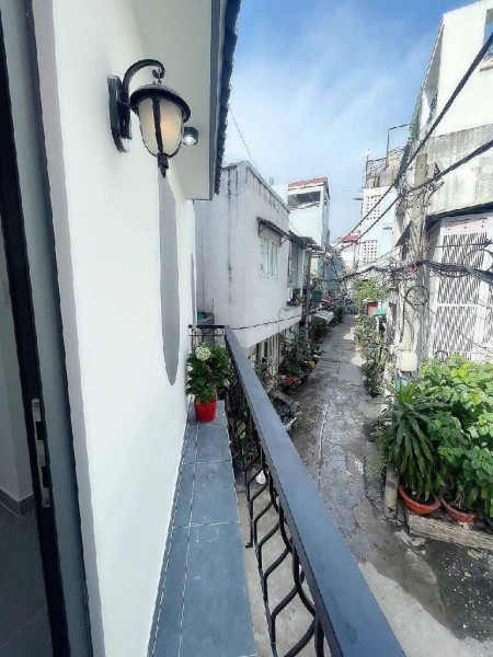 Tài chính hơn 2 tỷ, chọn gì ở Tân Bình?
💥 Nhà 3 tầng Âu Cơ
🏠 1 trệt 2 lầu + sân thượng
📍