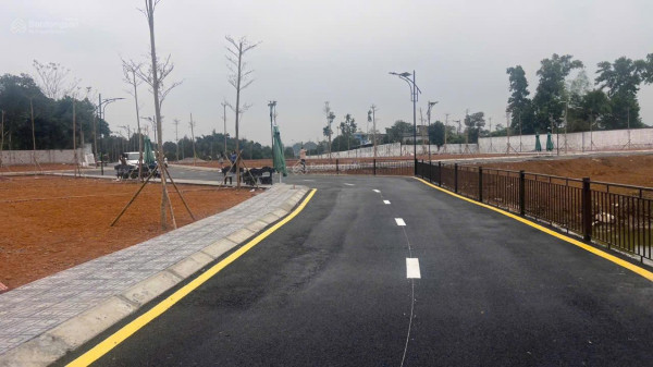 Mua đất Hòa Lạc lúc này không phải là mua mét vuông đất, mà là mua tương lai của thủ phủ công