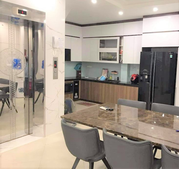 Bán nhà riêng phố Giang Văn Minh, gần phố, xây mới 6 tầng thang máy, 2 thoáng, 10.9 tỷ