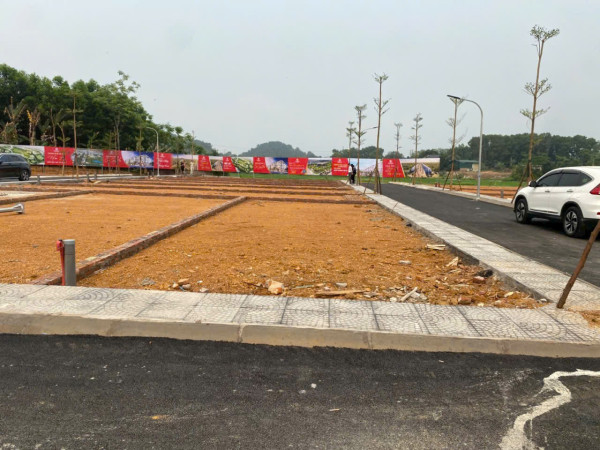 ĐẤT NỀN HIẾM 2 MẶT ĐƯỜNG SÁT QUỐC LỘ HỒ TÂY- BA VÌ-   NGAY SÁT TUYẾN  METRO . GIÁ CỰC RẺ CHƯA ĐẾN