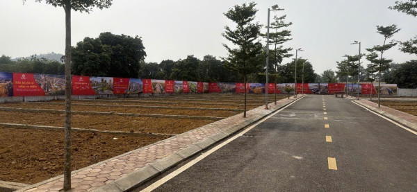 ĐẤT NỀN HIẾM 2 MẶT ĐƯỜNG SÁT QUỐC LỘ HỒ TÂY- BA VÌ-   NGAY SÁT TUYẾN  METRO . GIÁ CỰC RẺ CHƯA ĐẾN
