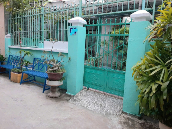 Bán đất tặng nhà C4 khu chợ đêm Hùng Vương - Nha Trang
DT: 131m², ngang 6,3m 
- 
Giá bán : 160tr/m