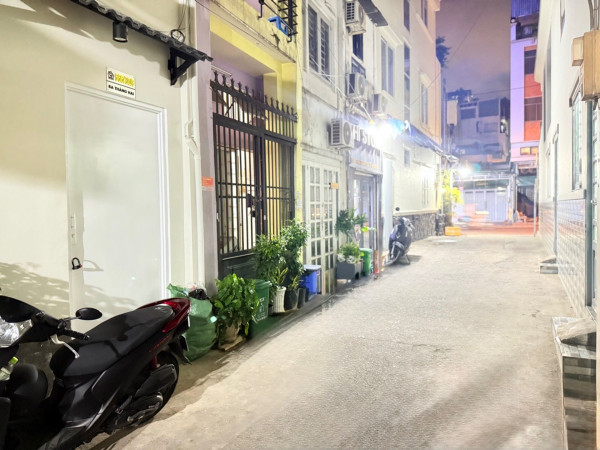 NH.À 2 MẶT TIỀN ,  HẺM XE HƠI,  65M2 - 2 PHÒNG NGỦ ,3 WC NGAY Q10 ,BA THÁNG HAI.