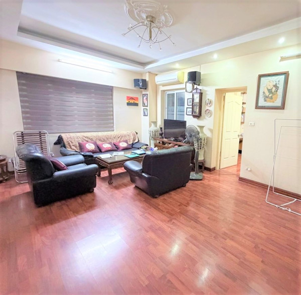 Bán căn hộ chung cư Kim Mã, Ngọc Khánh, Lô góc 107m 3 ngủ, ô tô đõ sảnh, nhỉnh 8 tỷ