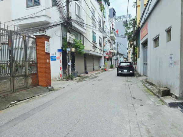 Hiếm có khó tìm! Bán Nhà Thang Máy Sân Vườn Việt Hưng Long Biên 100m2