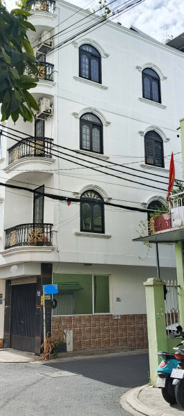 Bán nhà căn góc thoáng sáng hẻm 8m với nhiều phòng ngủ sát eTown Cộng Hòa chỉ nhỉnh 6 tỏi