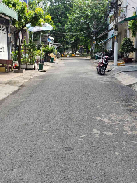 Dtsd 80m2 trung tâm tên lửa  Giờ tìm đâu ra căn thứ 2   6ty5. Nhà mới đẹp hiện đại
