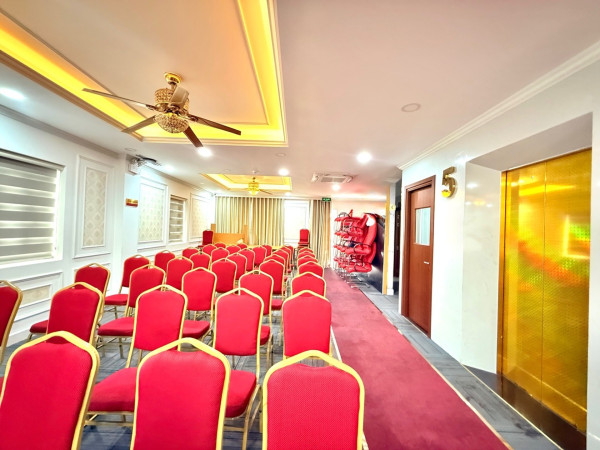 - Mặt tiền kinh doanh thẩm mỹ viện toà nhà 8 tầng đúc BTCT, vị trí đắc địa ngay Mega Hiệp Phú, nhà