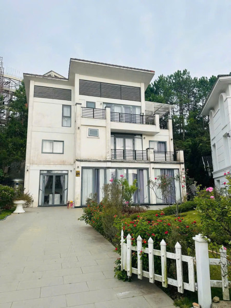 Cho thuê villa 11 phòng ngủ full nội thất đồi Huy Hoàng giá 40 triệu tại Đà LạtLâm Đồng