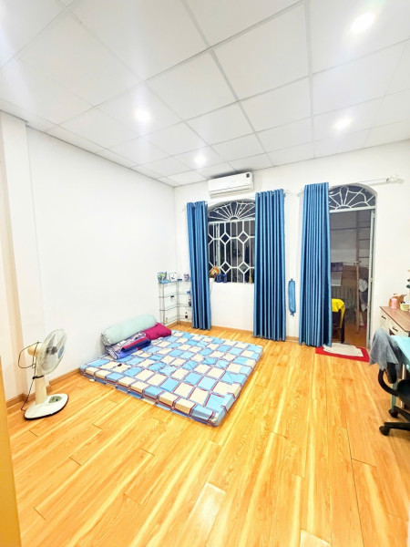 Bán nhà ngang hiếm đường Lạc Long Quân 44m2 chỉ 4.x tỷ