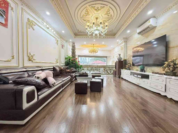 **Bán nhà Đức Diễn – 60m², 7 tầng thang máy, nội thất cao cấp – Nhà đẹp ở luôn giá 1x tỷ**