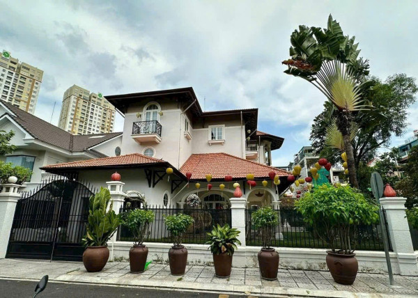 bán  Biệt thự sân vườn Compound VIP Hoa Hồng – Giá tốt nhất khu vực trần não - quận 2