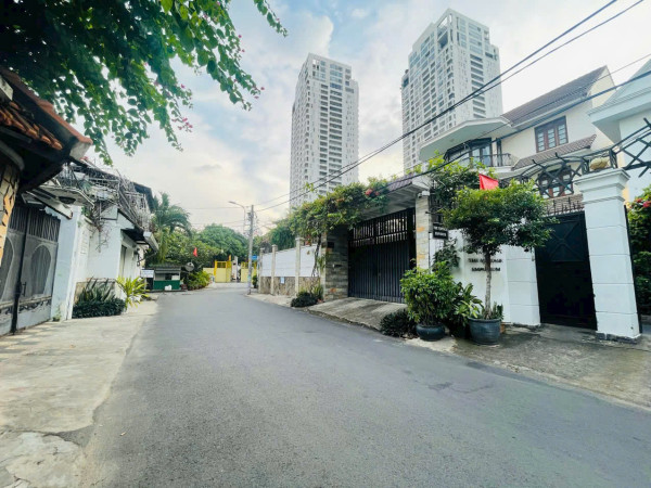 bán  Biệt thự sân vườn Compound VIP Hoa Hồng – Giá tốt nhất khu vực trần não - quận 2