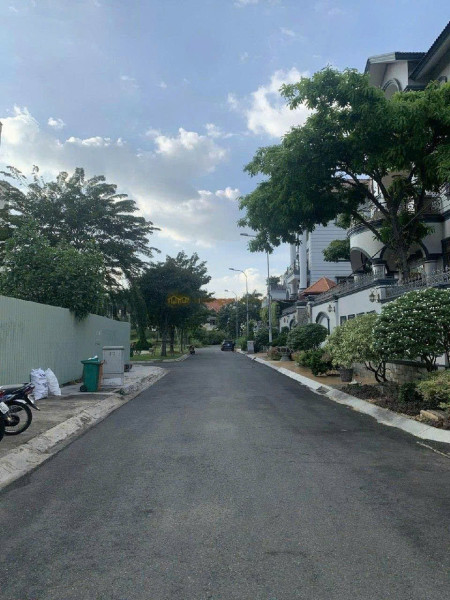 bán  Biệt thự sân vườn Compound VIP Hoa Hồng – Giá tốt nhất khu vực trần não - quận 2