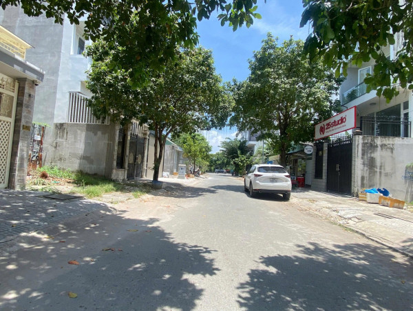 bán  Biệt thự sân vườn Compound VIP Hoa Hồng – Giá tốt nhất khu vực trần não - quận 2