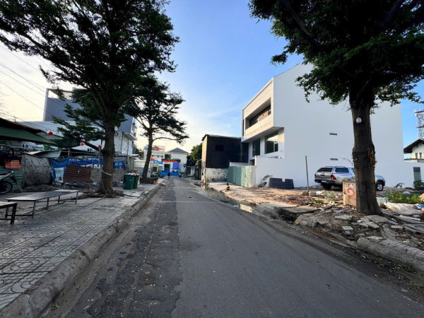 bán  Biệt thự sân vườn Compound VIP Hoa Hồng – Giá tốt nhất khu vực trần não - quận 2