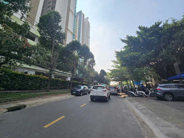bán  Biệt thự sân vườn Compound VIP Hoa Hồng – Giá tốt nhất khu vực trần não - quận 2