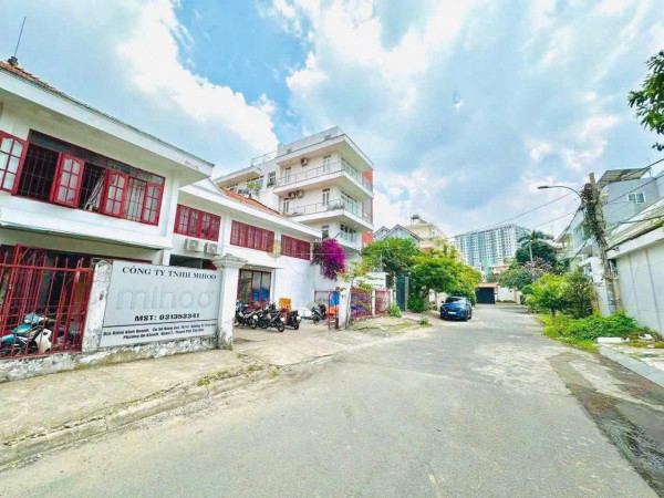 bán  Biệt thự sân vườn Compound VIP Hoa Hồng – Giá tốt nhất khu vực trần não - quận 2