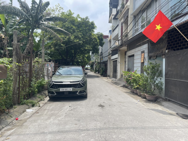 Tin thật Ngọc Thụy Long Biên 10 đồng 50m ô tô vỉa hè ô tô