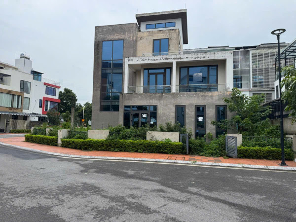 BÁN NHÀ MẶT HỒ LONG BIÊN - VIEW HỒ CỰC THOÁNG ĐẸP, GẦN CẦU LONG BIÊN