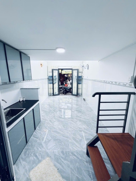 Nhà bán MẶT TIỀN đường Đoàn Văn Bơ Quận 4 MỚI ĐẸP, khu buôn bán sầm uất chỉ 2 phút qua Quận 1