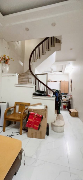 VỊ TRÍ ĐẸP -NHÀ DÂN XÂY-  GẦN PHỐ - GẦN Ô TÔ - CÁCH PHỐ  HOÀNG QUỐC VIỆT 50M