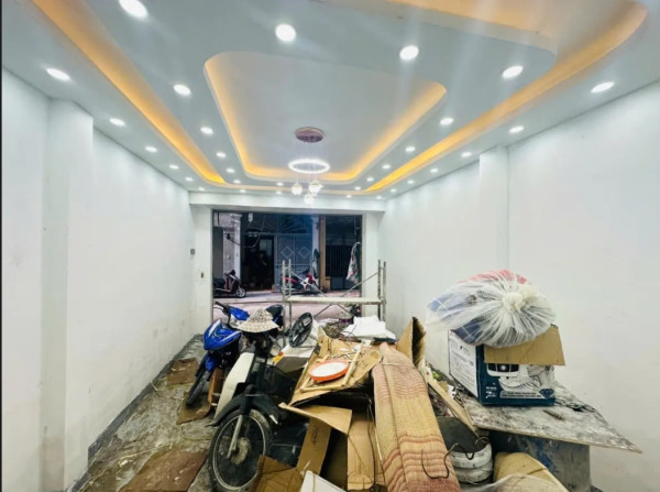 CẦN BÁN NHÀ HOÀNG QUỐC VIỆT, 33 M2, 6T THANG MÁY, 19.7 TỶ, NHÀ ĐẸP, Ở NGAY, FULL NỘI THẤT, Ô TÔ TR
