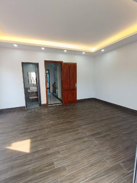 NHÀ MỚI THANG MÁY - LÔ GÓC 3 MẶT NGÕ - Ô TÔ VÀO NHÀ
