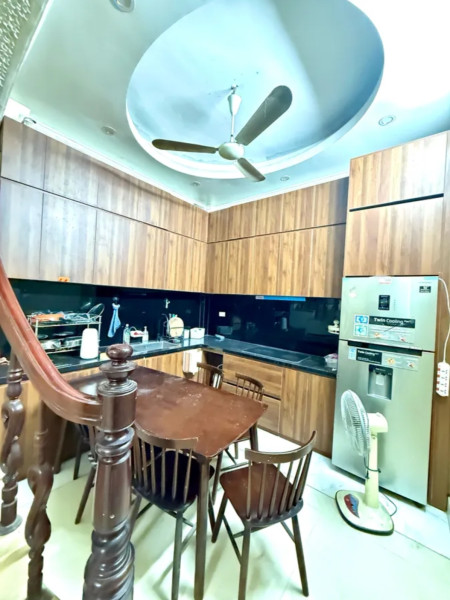CẦN BÁN NHÀ 37M2, 5T, 9.99 TỶ TẠI KHU VỰC CẦU GIẤY, NGÕ THÔNG Ô TÔ, KINH DOANH ĐỈNH, FULL NỘI THẤT