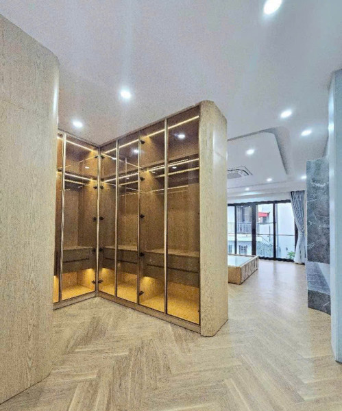 KHU VIP BA ĐÌNH- TOÀ 7 TẦNG THANG MÁY- VỈA HÈ Ô TÔ TRÁNH- DT 45m2, MT 4.8M- GARA Ô TÔ 16 CHỖ- 17.X