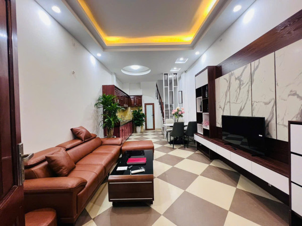 Bán Gấp Nhà Cầu Giấy 6 Tầng Thang Máy 40m2 Chỉ Nhỉnh 9 tỷ
