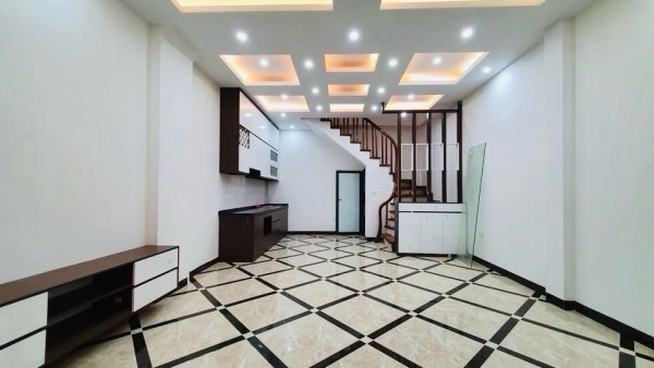 Nhà Trương Định gần ngã tư Bạch Mai 45m2 5 tầng 6 ngủ đẹp 10.5 tỷ