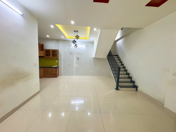 # Nhà gần Chợ Hoà Cường Tạ Hiện, Ô tô đậu 30m, 42m2, mê lửng cứng sạch, 2.x tỷ