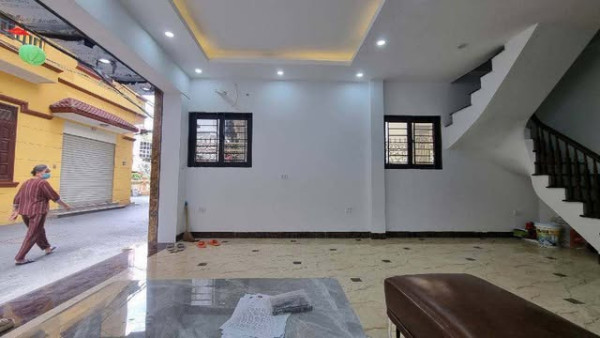 VIP Hoàng Quốc Việt: Lô góc, ô tô tránh, thang máy, kinh doanh siêu đỉnh - 55m², 6 tầng - Cơ hội