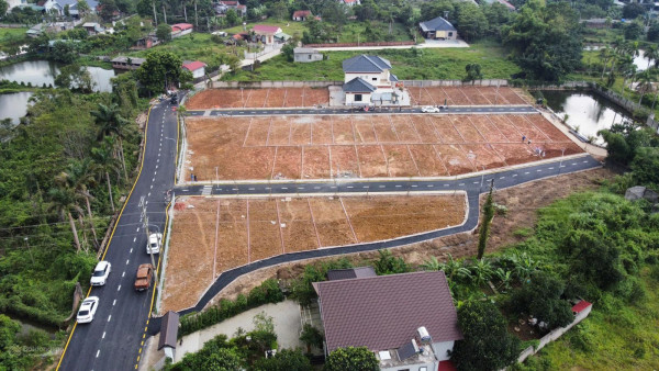 bán gấp lô góc sổ đỏ,full thổ cư,sát QL21 Sơn Đông,Sơn Tây 3,2 tỷ mặt tiền rộng oto vào đất giá F0