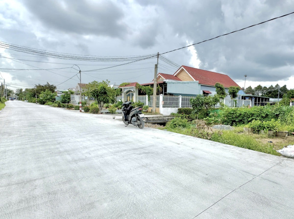 Bán đất MT đường Lộ Tám Thăng _dt 234m2 - gần QL1A, xã Thạnh Đức, Bến Lức, giá 2,8 tỷ